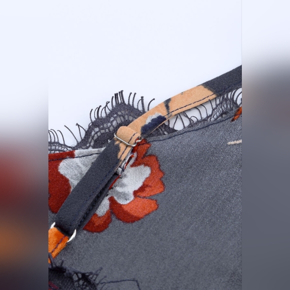 Floral Print Lace Tank Top - Picture 7 of 10